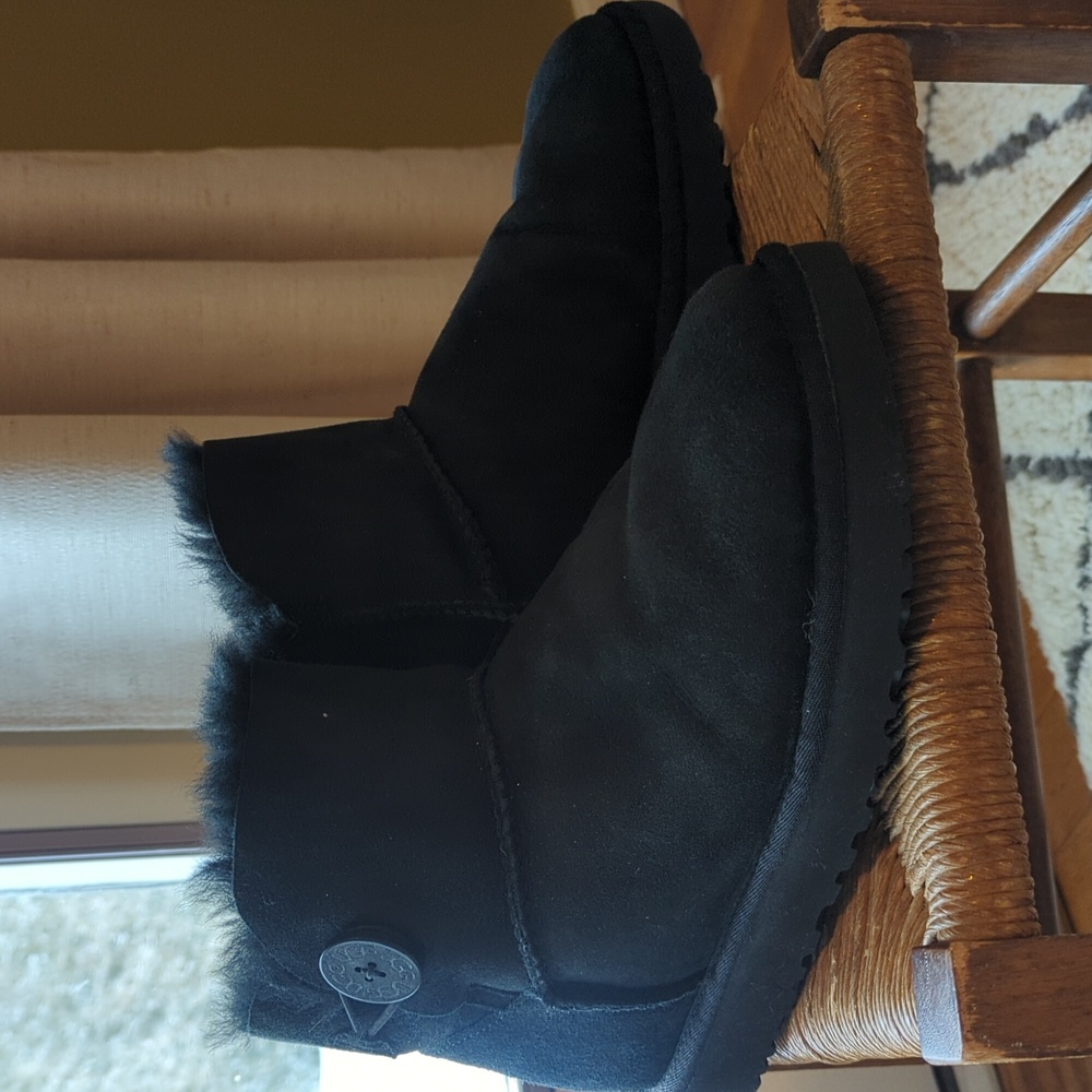 UGG Bailey Button Mini
